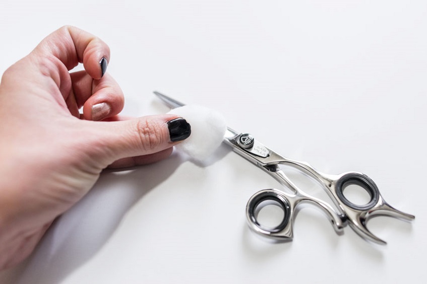 cleaning scissors